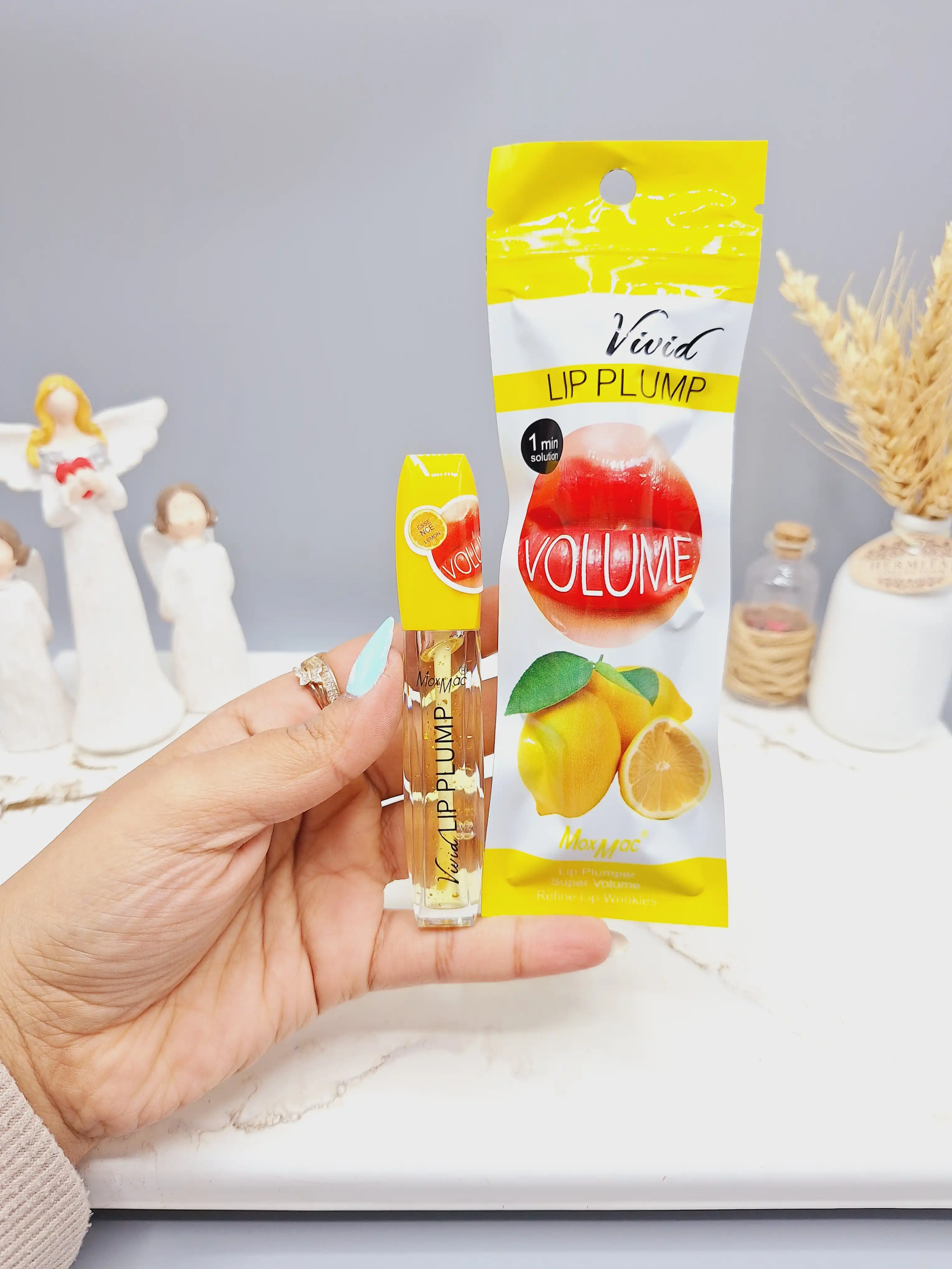 حجم دهنده لب رایحه لیمو Vivid کد 1551